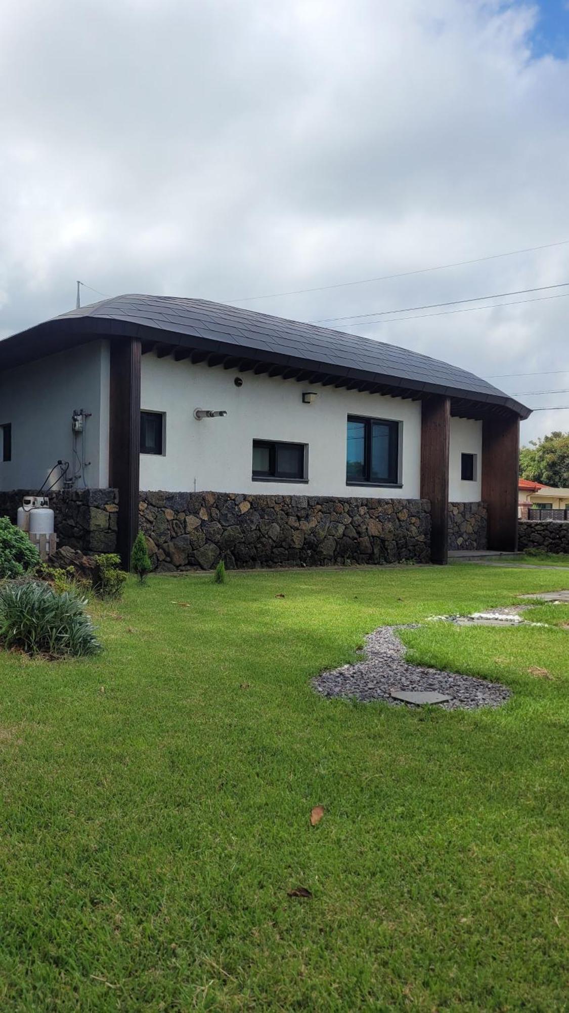 Joohane Jejudo House * Jeju